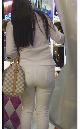 白裤紧身长发小妹