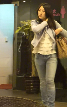 气质高跟牛仔美女