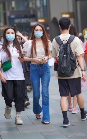 清秀美丽牛仔裤