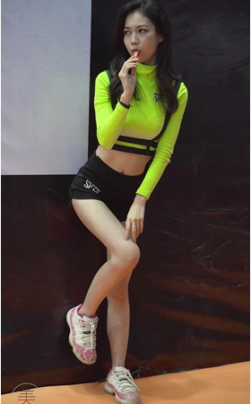电子yan模特小姐姐