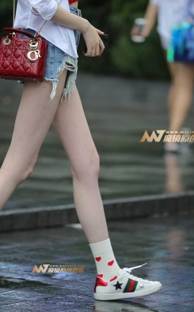 气质美女 一双白白长腿让女人羡慕 [20P]