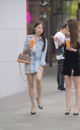 遇见丝袜美腿高跟小姐姐