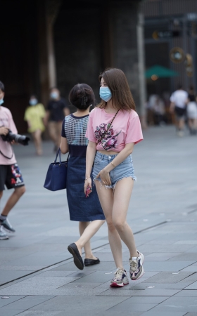 好美的热裤女孩