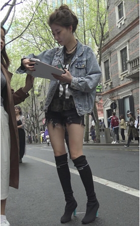 黑色高靴小姐姐