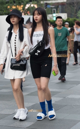 甜美的小姐姐 [16P]