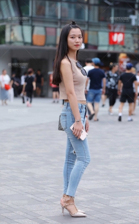 紧牛小姐姐 [13P]