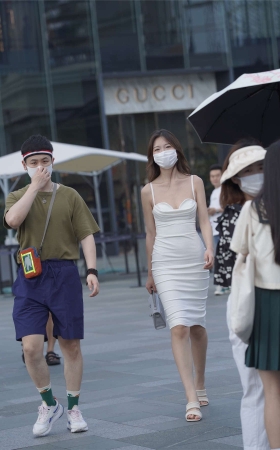 白色包臀裙少妇