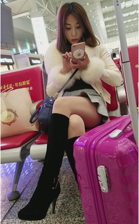 黑色高靴肉丝美女