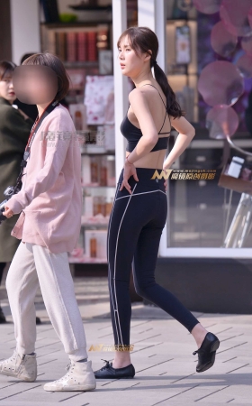 左手倒影赛帖：街头瑜伽裤抓拍性感美臀 [11P]