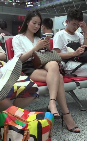 惊不惊喜，意不意外？一双薄到极致的透明长丝差点晃了我的眼