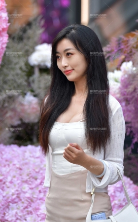★甜美短裙美女 [18P]