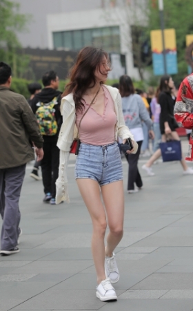 热裤女孩
