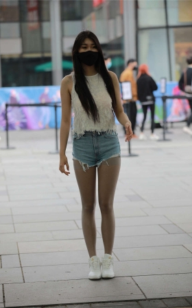 牛仔短裤丝袜女孩