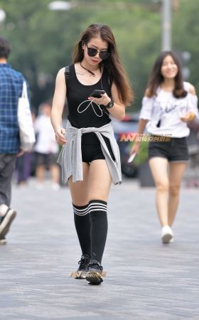 热裤小妹 [22P]