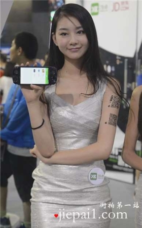 超级甜美天生丽质的长腿包臀裙美女。