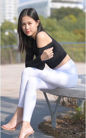 （视频）紧身白裤女孩