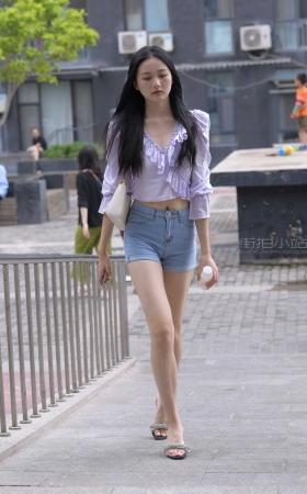 [一只麋鹿专区] 蓝色牛仔热裤长腿美女 【图片➕视频】<font color=red> [10P]</font>