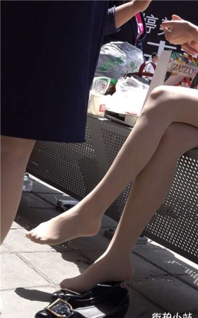 街拍肉丝袜妹妹 [1.40 GB/MP4]