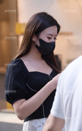 蕾丝包臀裙美女 [14P]