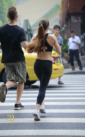 晨练的外国妹子（12P） [12P]