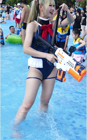 水上乐园cos妹
