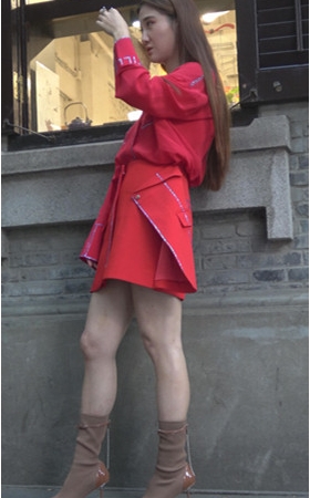 红裙长发气质美女