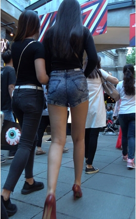 长腿热裤牛仔小姐姐