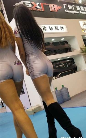 4k超清画质，性感大长腿美臀车模美女