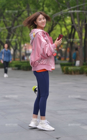 穿蓝色健美裤的姑娘身材性感迷人 [18P]