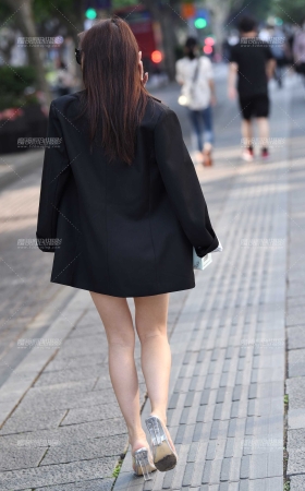 对面的短裙高跟 [16P]
