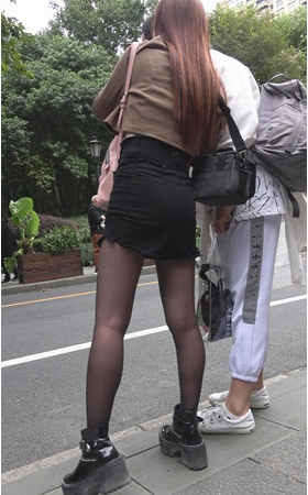黑丝漂亮的小姐姐