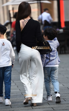 白裤少妇 [21P]