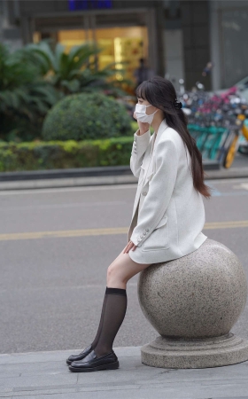 白色西装外套
