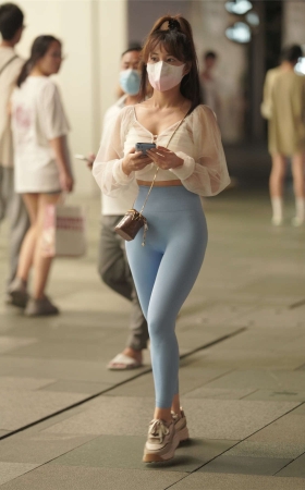 瑜伽裤小姐姐
