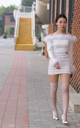 白裙美女 [42P]