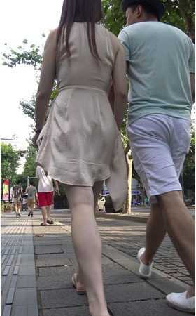 连体裙妹子