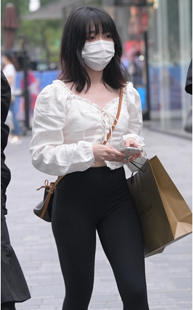 黑色紧身裤美女(53P)
