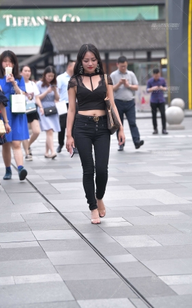 GG皮带，露腰，紧牛小姐姐 [19P]