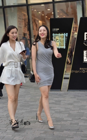 丰满裹臀女郎 [9P]