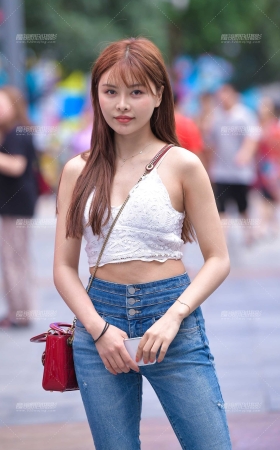 搭讪露腰紧牛小姐姐 [18P]