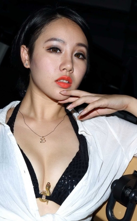 白色上衣小热裤 [14P]