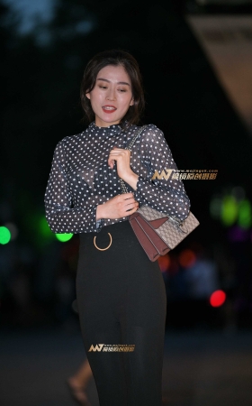 q夜拍漂亮高颜值美女 [17P]