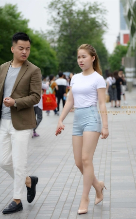 紧身牛仔热裤，裸色尖头细高跟 [14P]