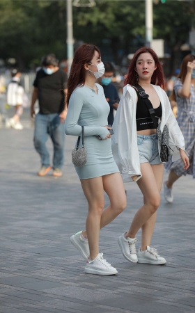 四九城嘎子街拍作品 - 性感包臀裙美腿小姐姐