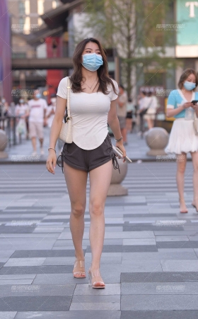 丰满的热裤大白腿美女 [21P]