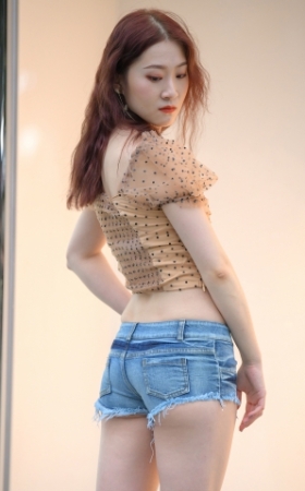 热裤小妹