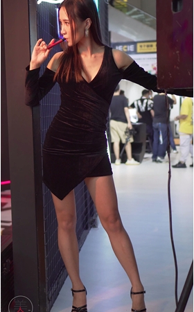 黑丝美女