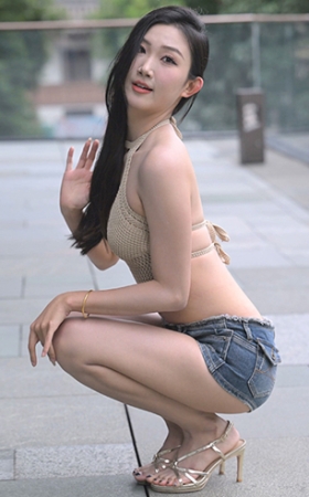 牛仔小热裤