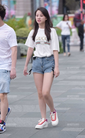 笑容甜美的小姐姐 [15P]