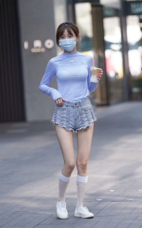 钟爱的热裤女孩